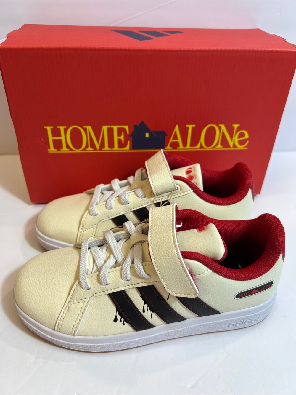 Adidas Grand Court Home Alone Kids Sneakers shoes JR5622 Size 13K New in Box